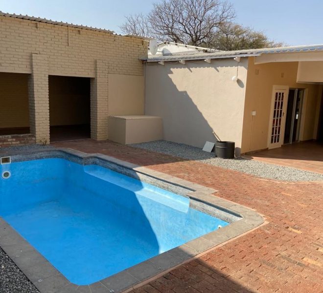 Suzaan Hennig Real Estate